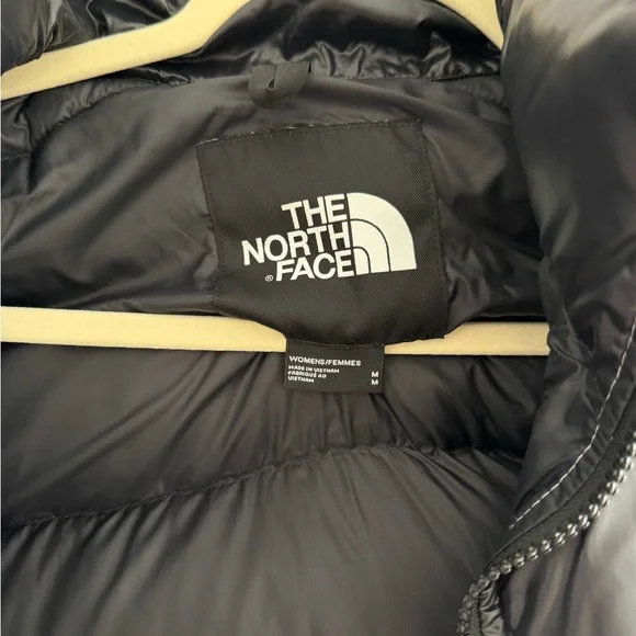 The North Face Women's Black and Light Pink Puffer Jacket Cropped - Picture 5 of 5